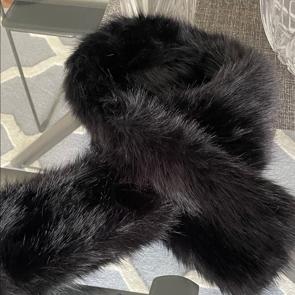 Luxurious Black Fur Hat and Scarf Set - Picture 2 of 3